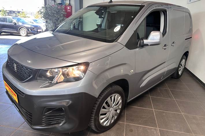 Grå Peugeot Partner fra 2020
