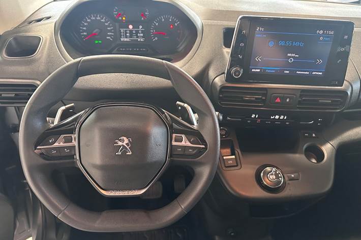 Grå Peugeot Partner fra 2020