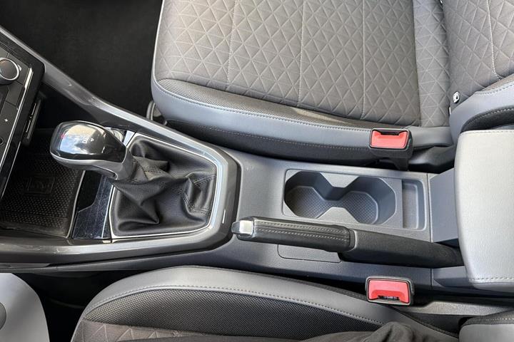 Grå VW T-Cross fra 2020
