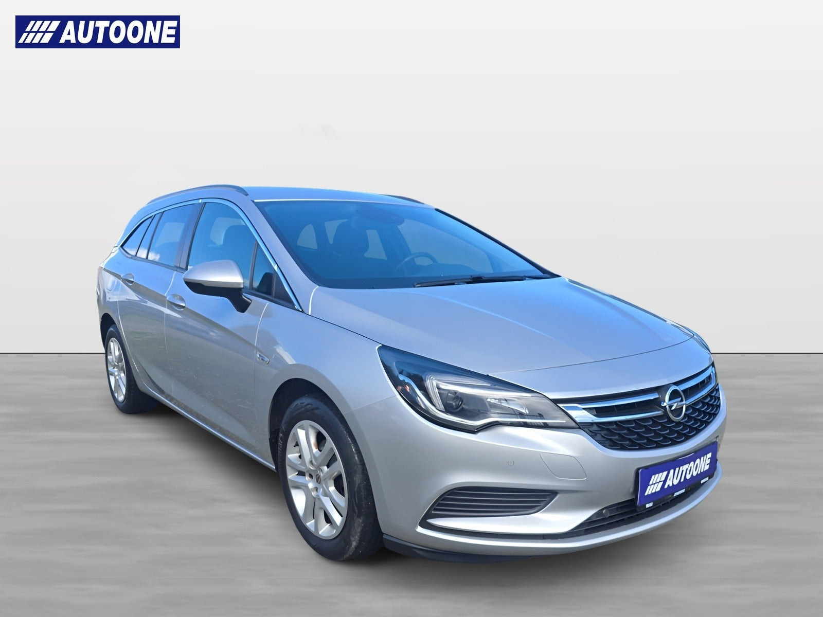 Sølv Opel Astra fra 2019