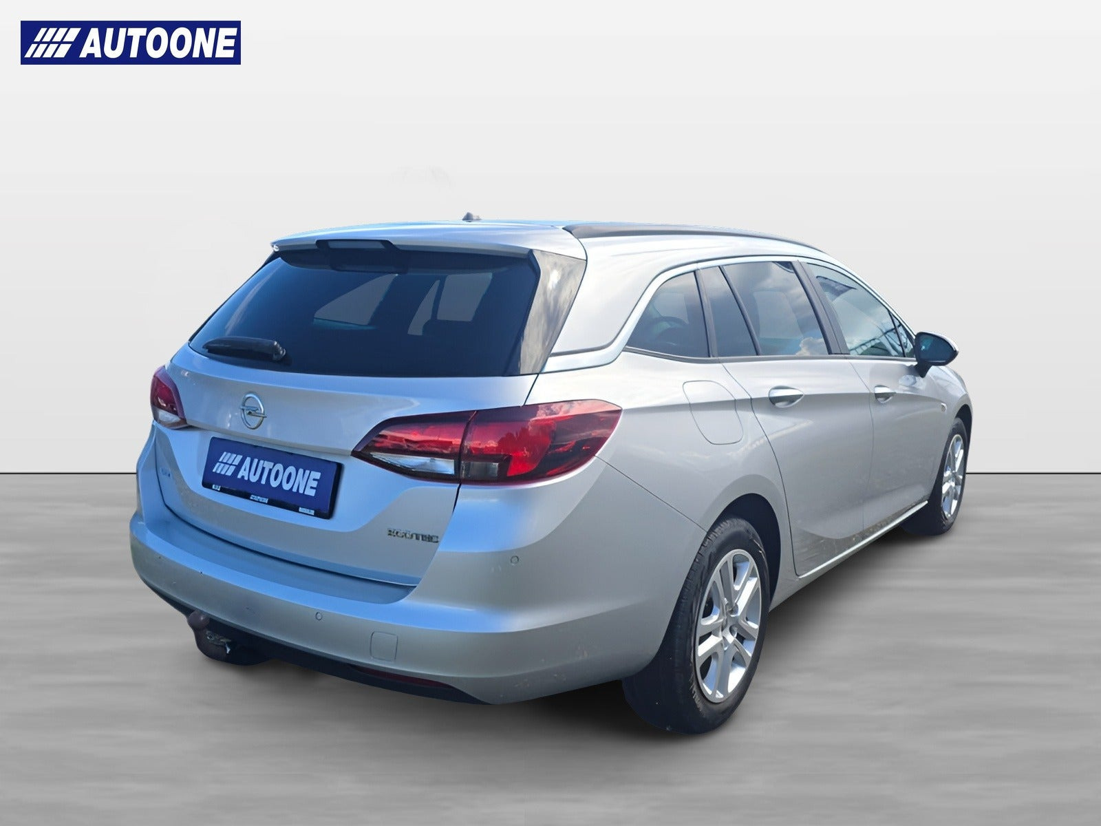 Sølv Opel Astra fra 2019