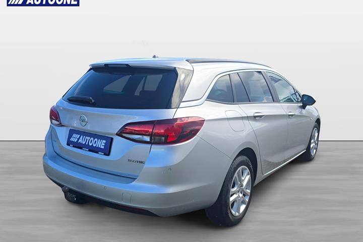 Sølv Opel Astra fra 2019