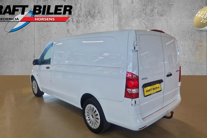 Hvid Mercedes Vito 119 fra 2022