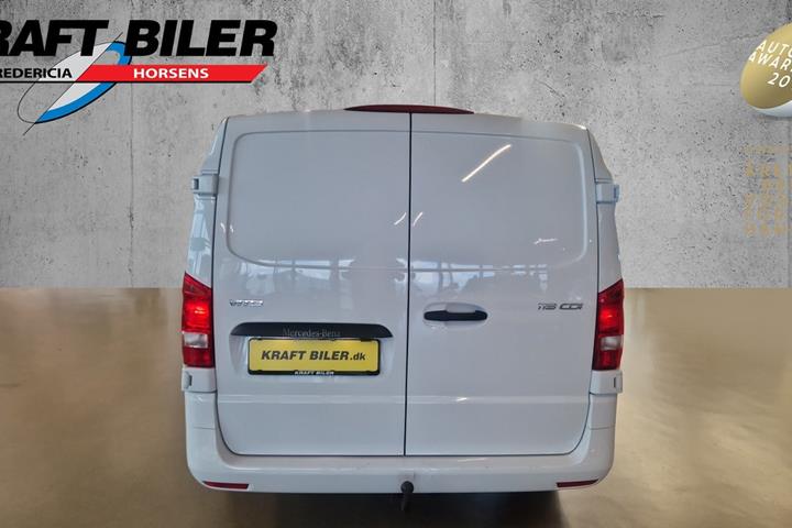 Hvid Mercedes Vito 119 fra 2022