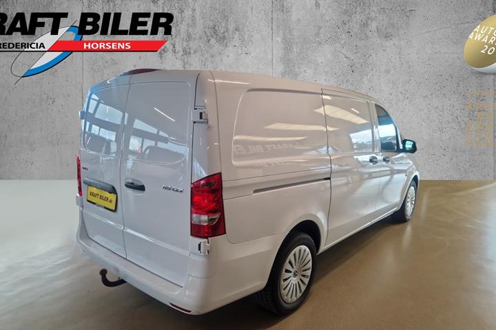 Hvid Mercedes Vito 119 fra 2022