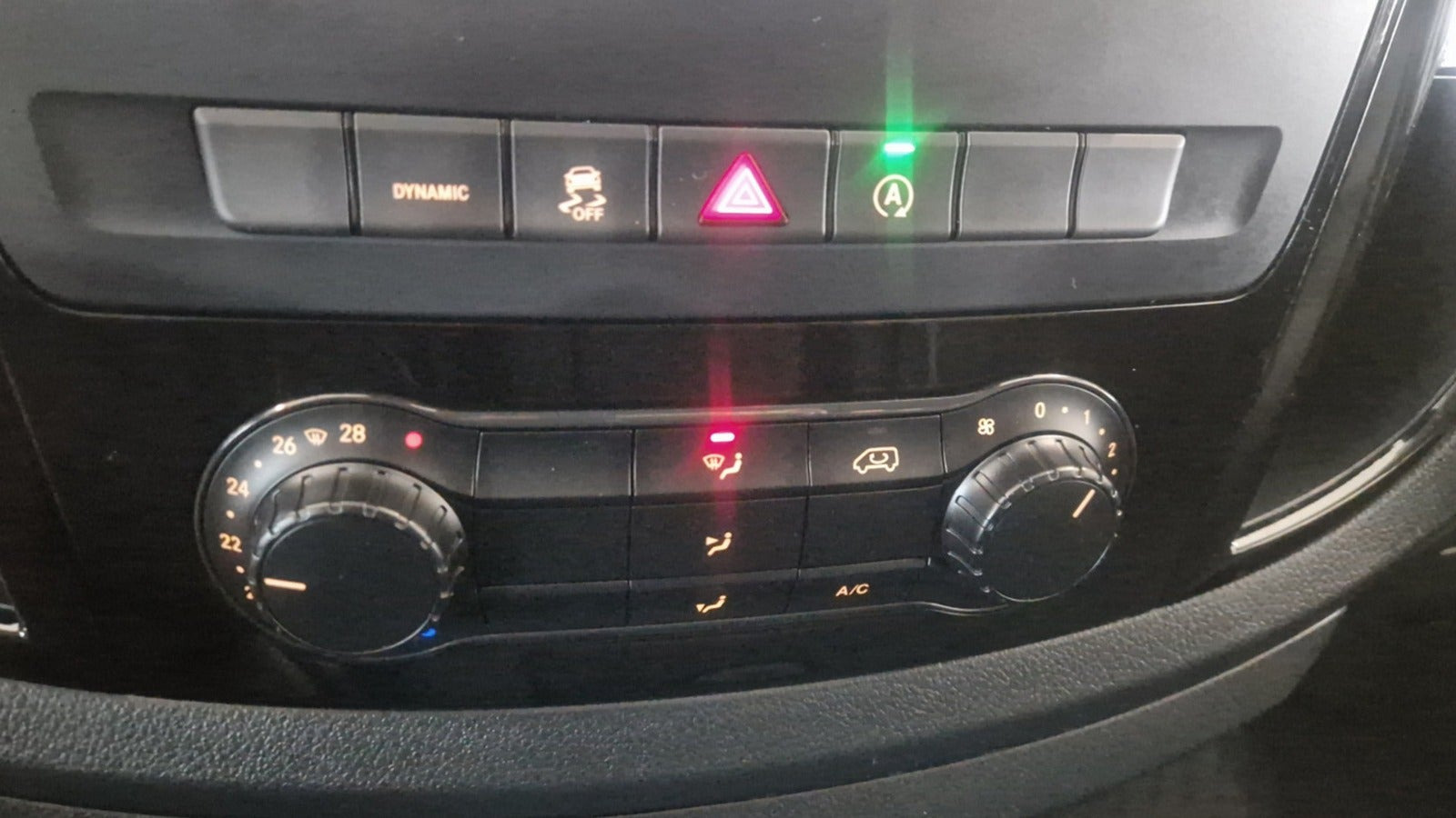 Hvid Mercedes Vito 119 fra 2022