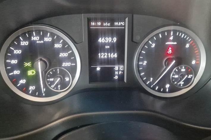 Hvid Mercedes Vito 119 fra 2022