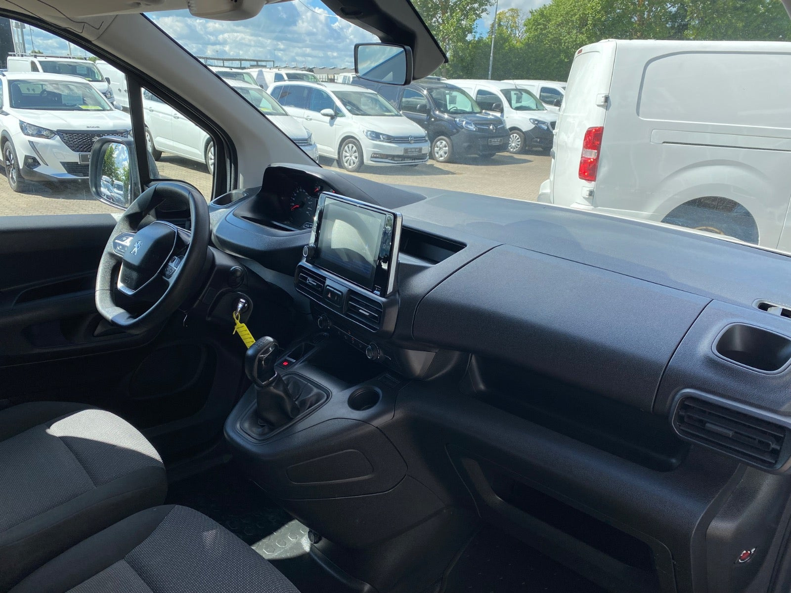 Hvid Peugeot Partner fra 2021