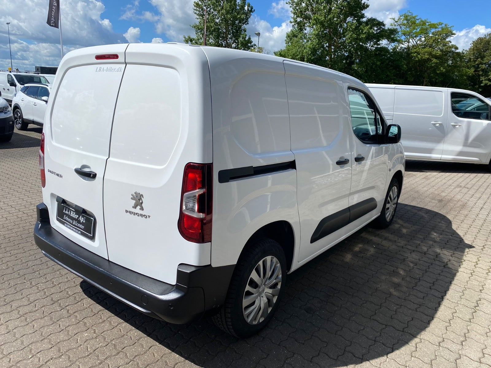 Hvid Peugeot Partner fra 2021
