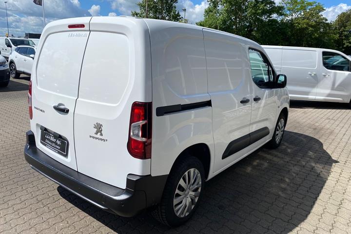 Hvid Peugeot Partner fra 2021