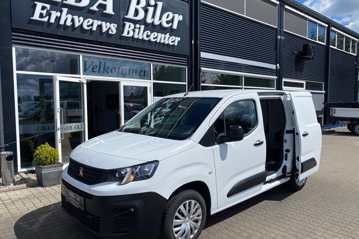 Hvid Peugeot Partner fra 2021