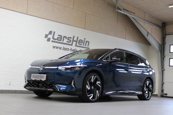 Blå VW ID.7 fra 2025 set udefra