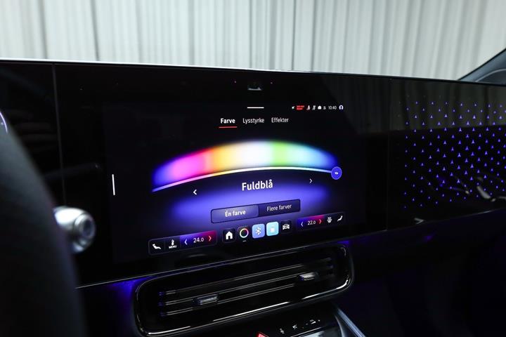 Blå Mercedes CLA250+ fra 2025