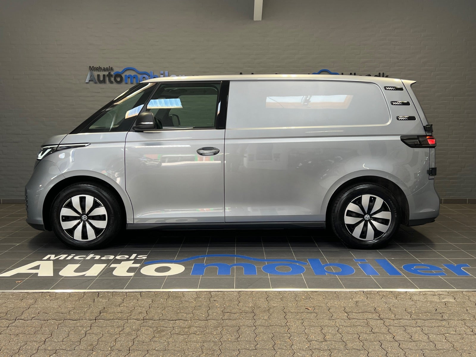 Grå VW ID.Buzz fra 2024