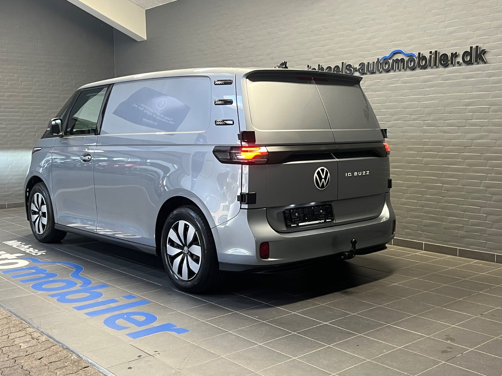 Grå VW ID.Buzz fra 2024