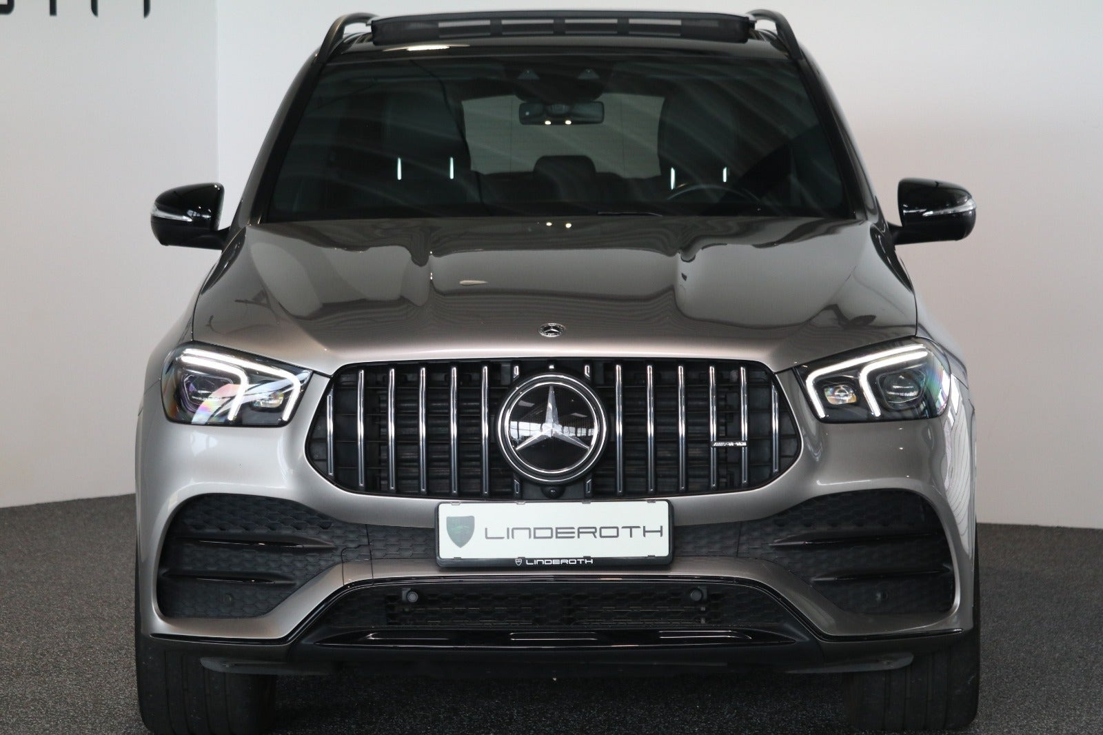 Orange Mercedes GLE450 fra 2019