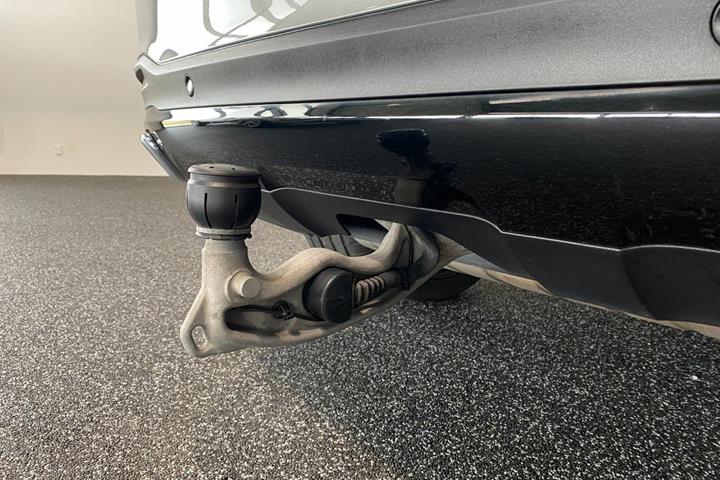 Orange Mercedes GLE450 fra 2019