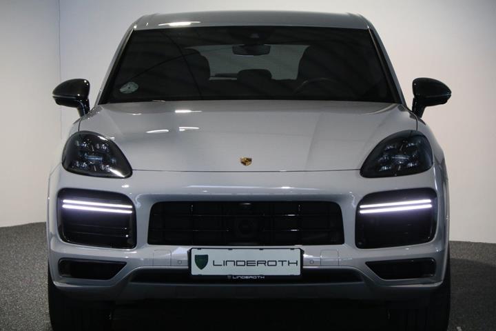 Grå Porsche Cayenne Turbo fra 2020