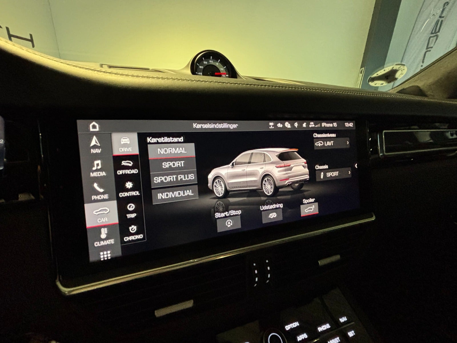 Grå Porsche Cayenne Turbo fra 2020