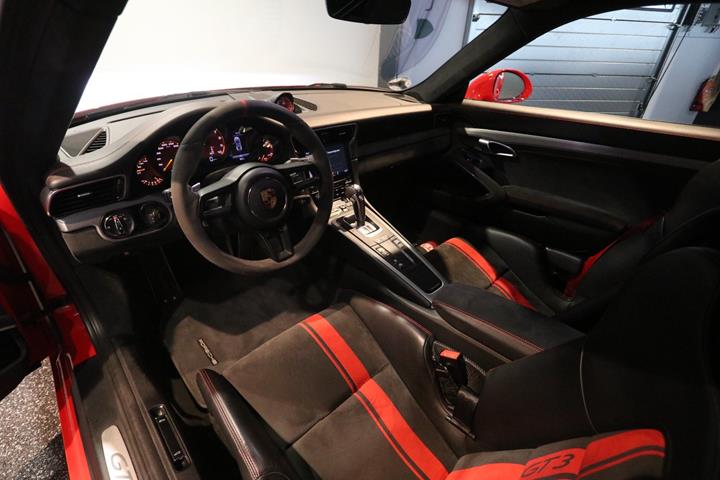 Rød Porsche 911 GT3 fra 2018