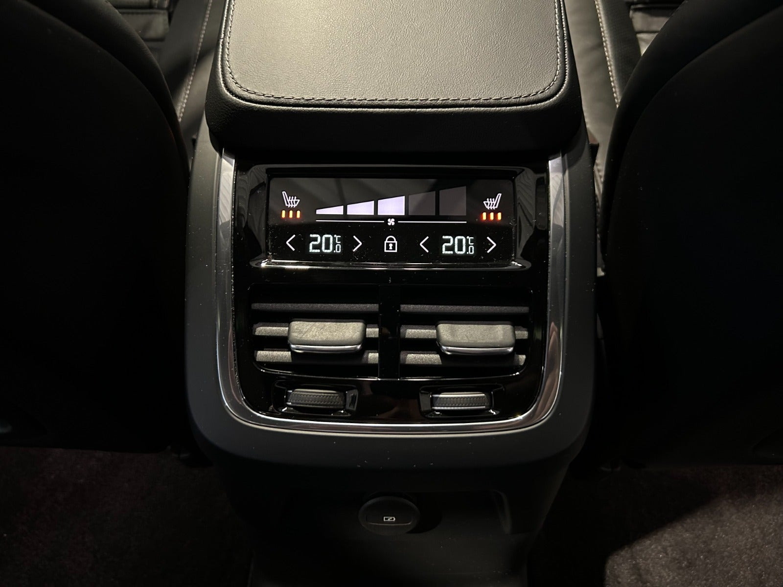 Sort Volvo XC90 fra 2023