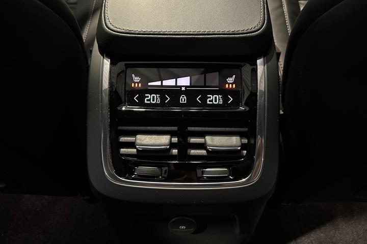 Sort Volvo XC90 fra 2023