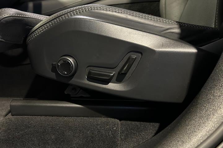 Sort Volvo XC90 fra 2023