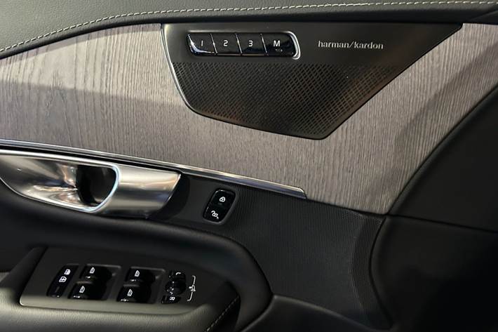 Sort Volvo XC90 fra 2023
