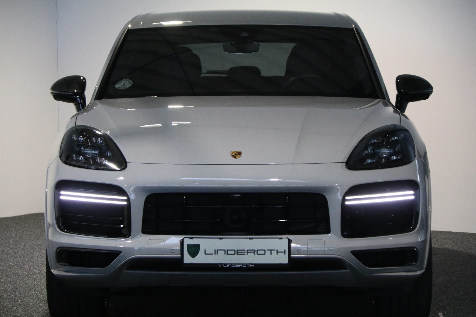 Grå Porsche Cayenne Turbo fra 2020