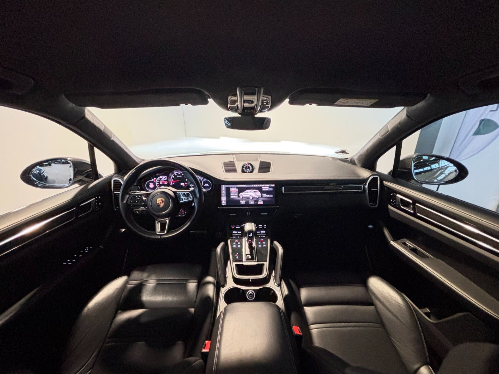 Grå Porsche Cayenne Turbo fra 2020
