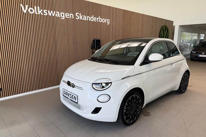 Hvid Fiat 500e fra 2023