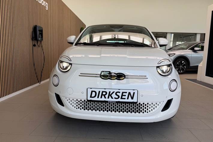 Hvid Fiat 500e fra 2023