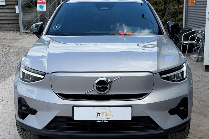 Sølv Volvo XC40 fra 2024