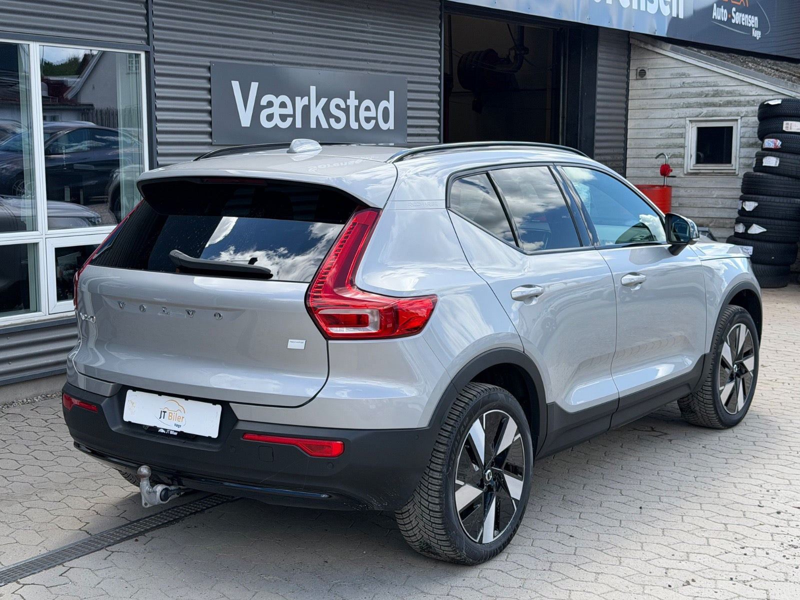 Sølv Volvo XC40 fra 2024