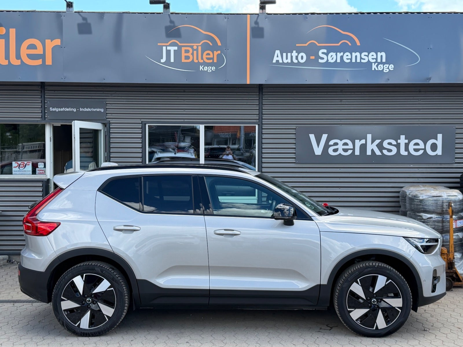 Sølv Volvo XC40 fra 2024