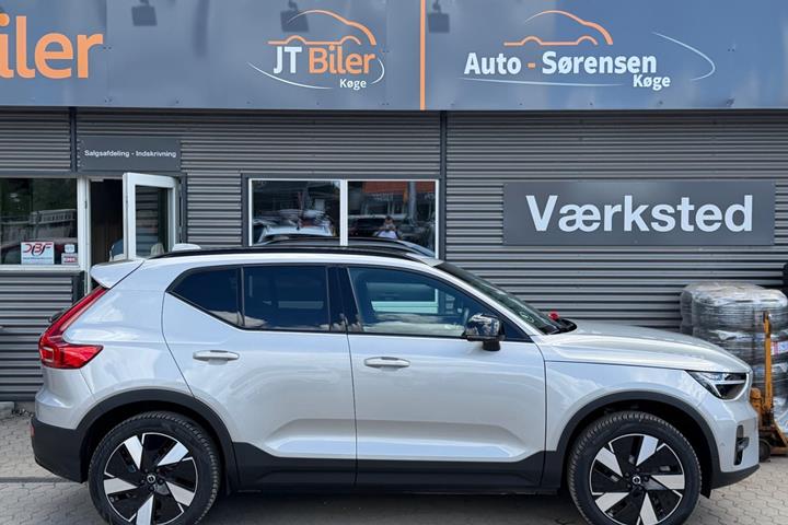 Sølv Volvo XC40 fra 2024
