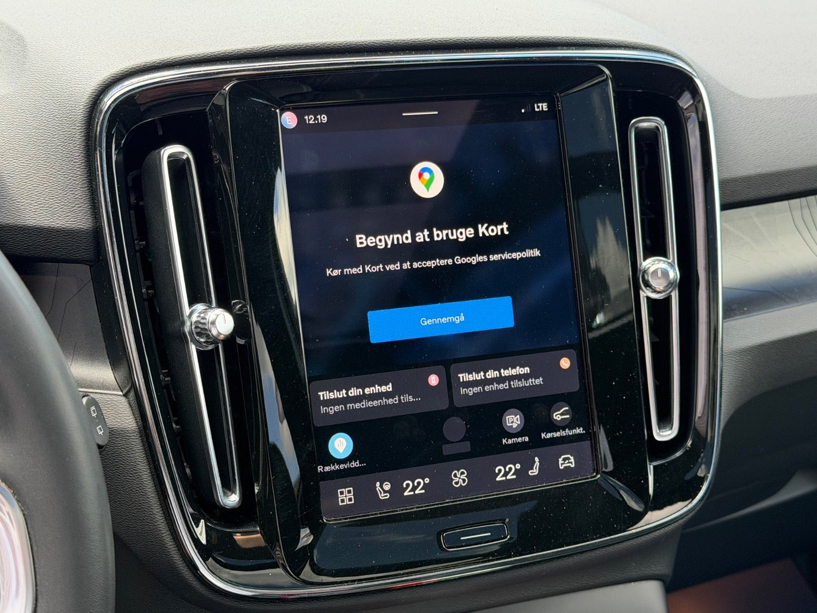 Sølv Volvo XC40 fra 2024