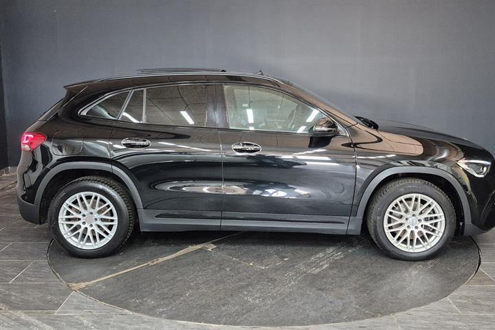Sort Mercedes GLA250 e fra 2022
