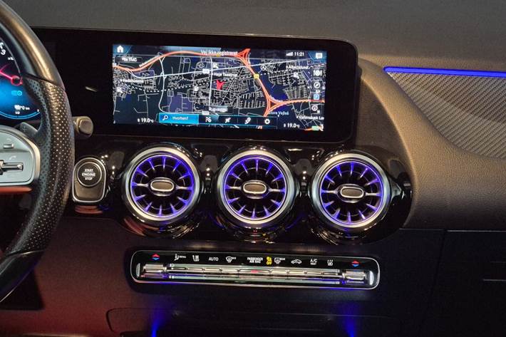 Sort Mercedes GLA250 e fra 2022
