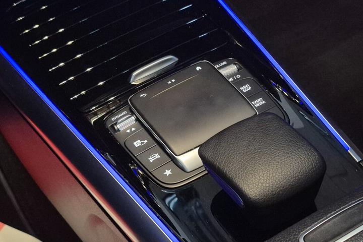 Sort Mercedes GLA250 e fra 2022