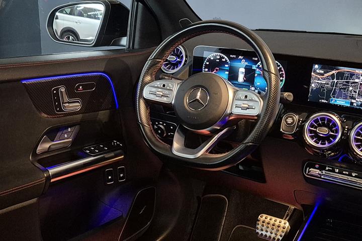 Sort Mercedes GLA250 e fra 2022