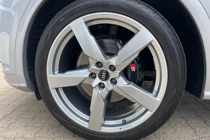 Sølv Audi SQ5 fra 2018