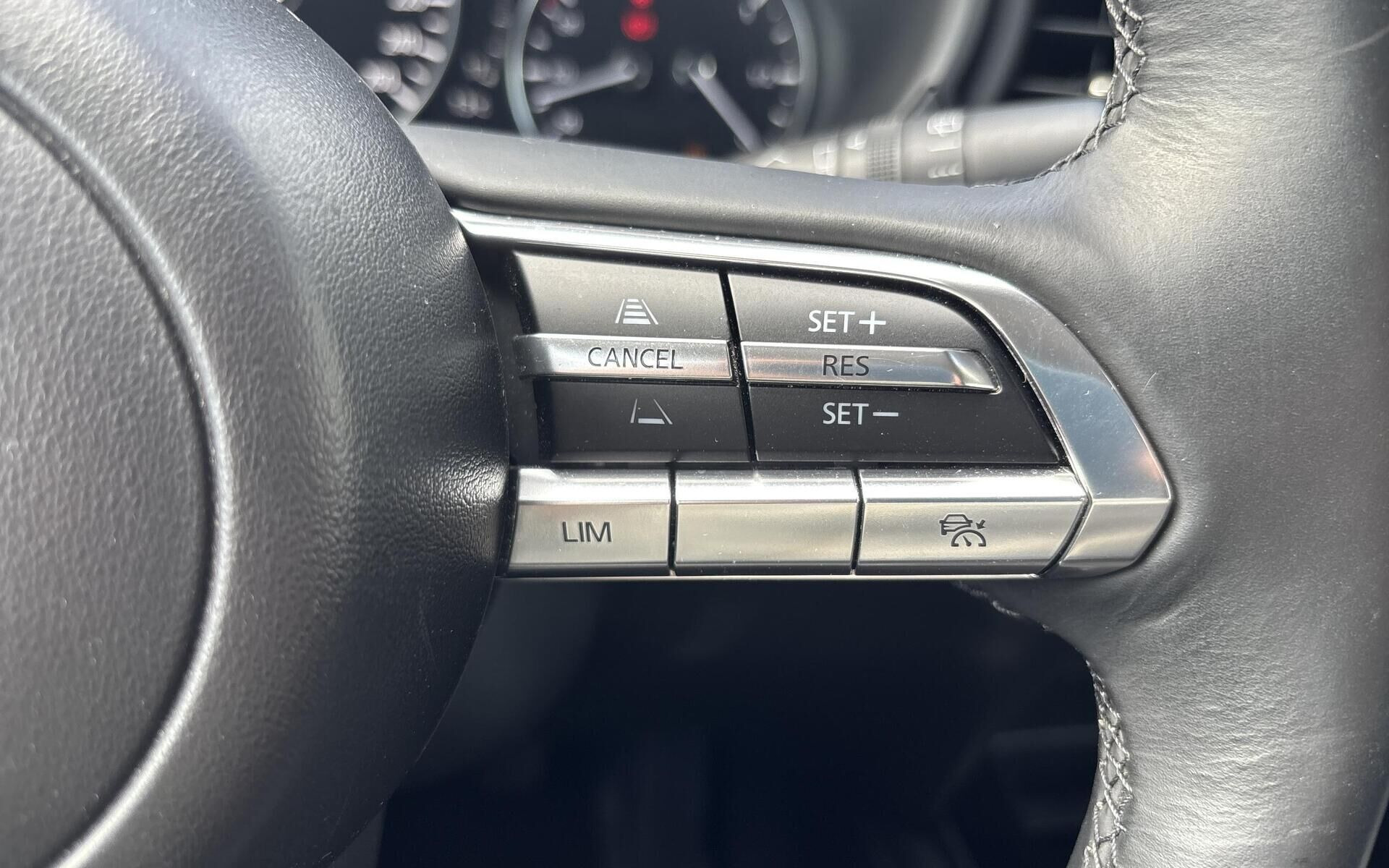 Grå Mazda CX-30 fra 2024