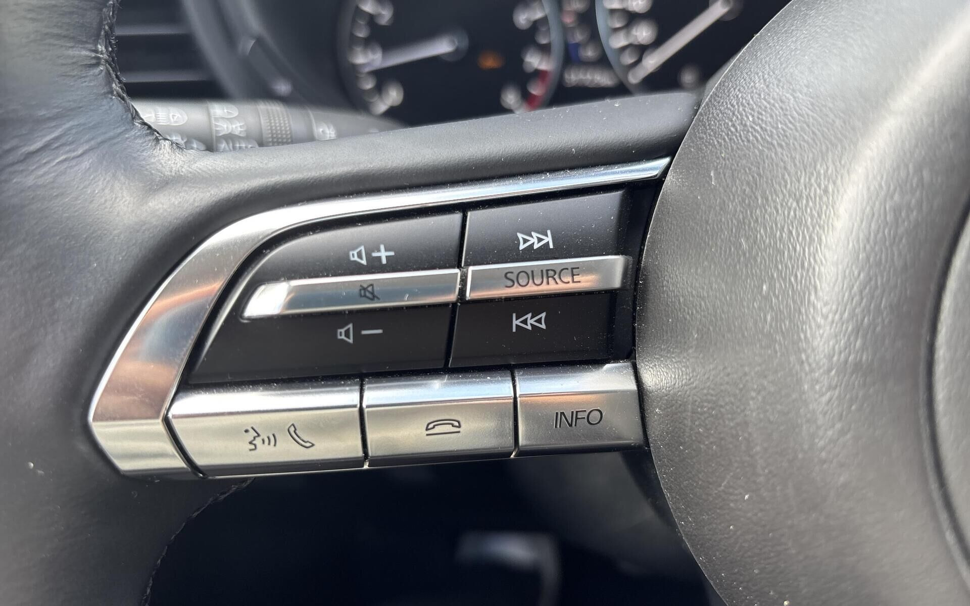 Grå Mazda CX-30 fra 2024