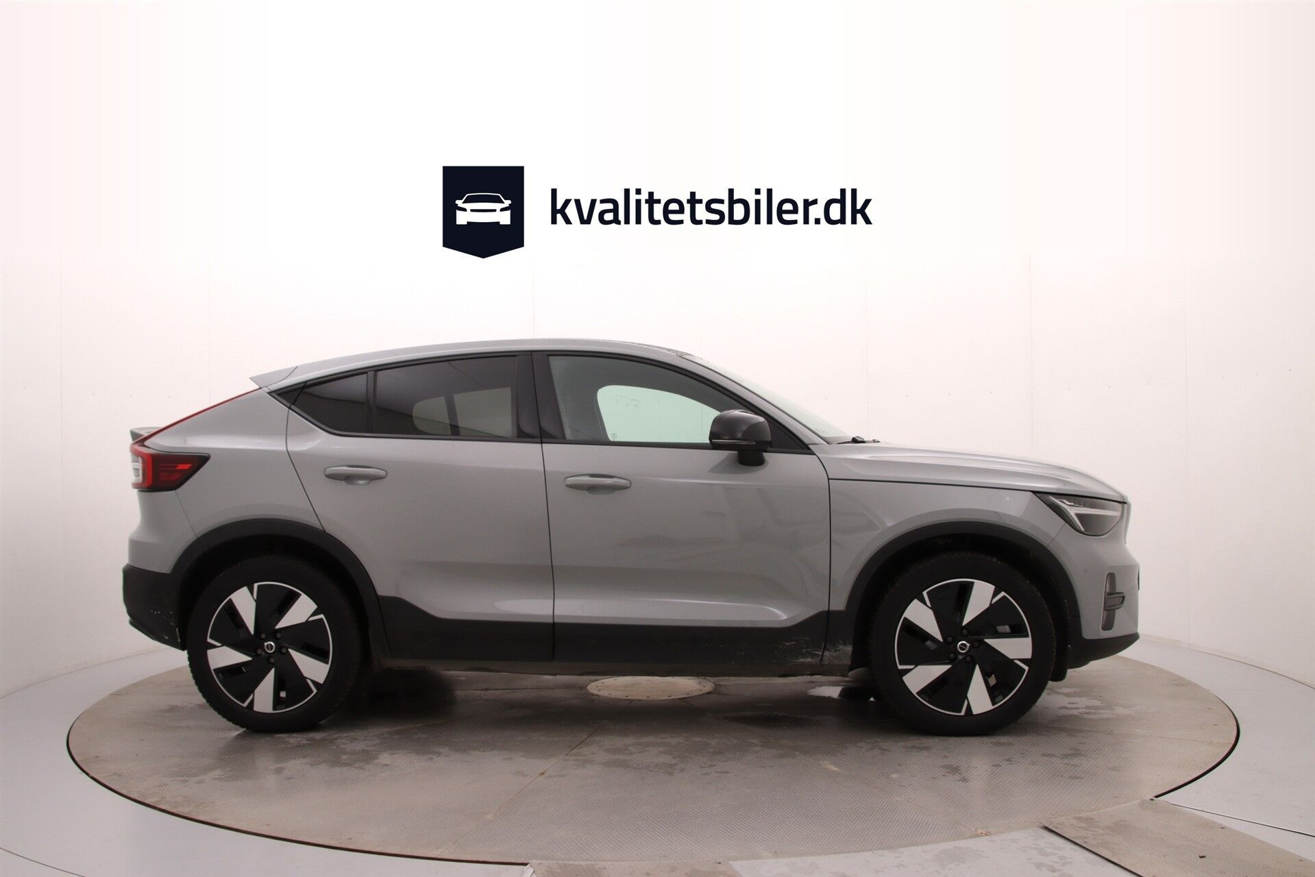 Grå Volvo C40 fra 2023