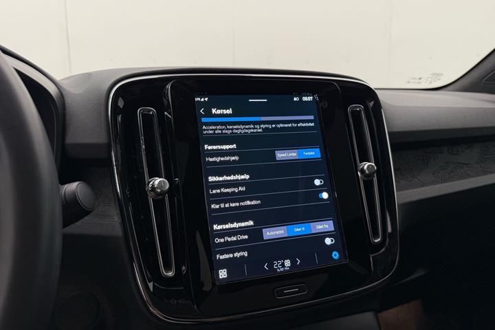 Grå Volvo C40 fra 2023