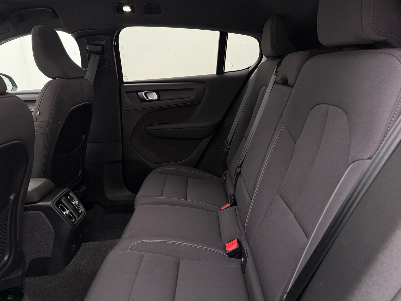Grå Volvo C40 fra 2023