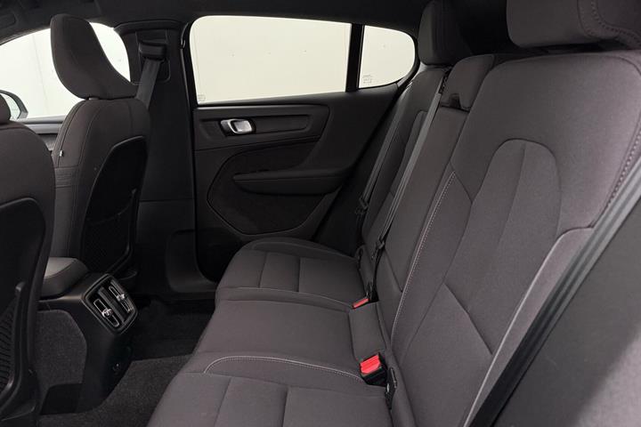 Grå Volvo C40 fra 2023