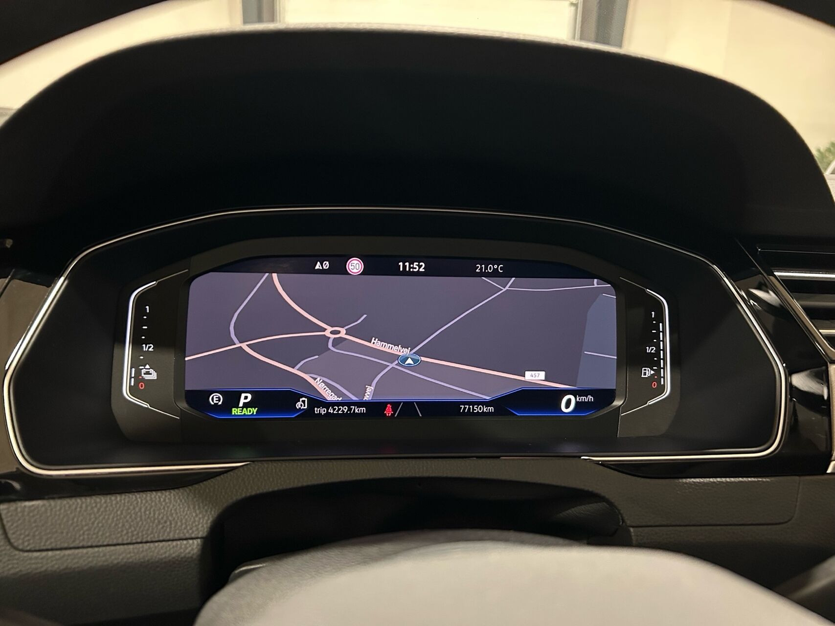 Sølv VW Passat fra 2022