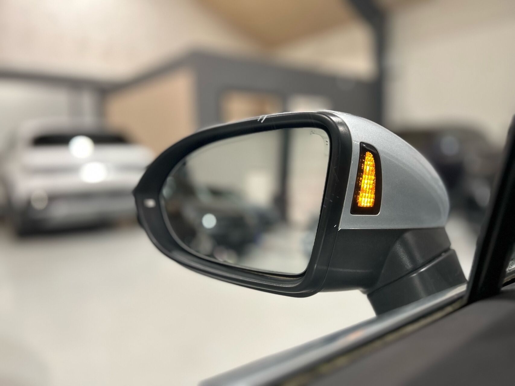 Sølv VW Passat fra 2022
